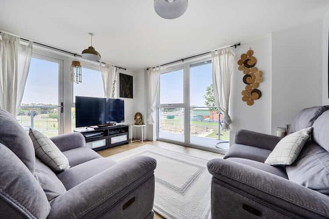2-bed flat on Speckled Wood House Vicus Way, Maidenhead, £82,500