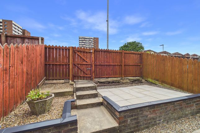 29 Ashford, Gateshead photo 4