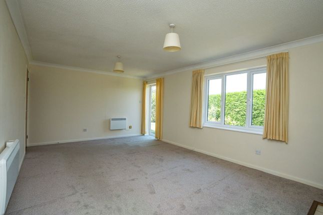4, Cobham Close, Malvern photo 4