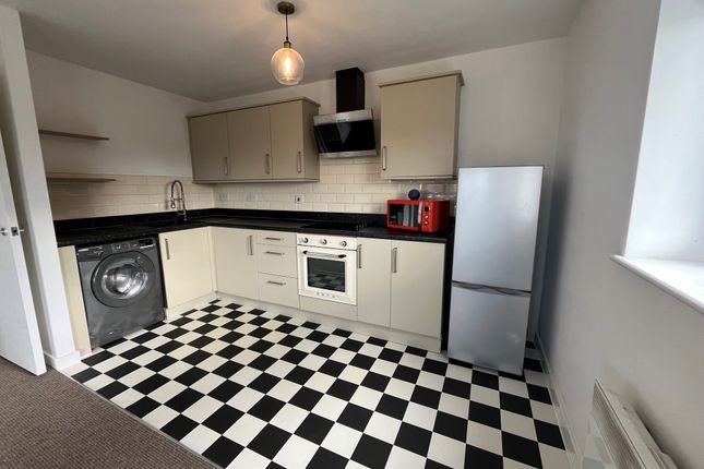 28, Swarcliffe Approach, LEEDS photo 4