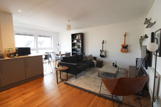 8, Orchard Place, Fleet photo 3