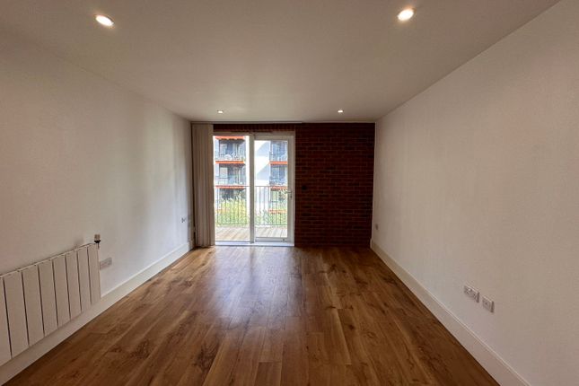 Flat to rent in Major Draper Street, London