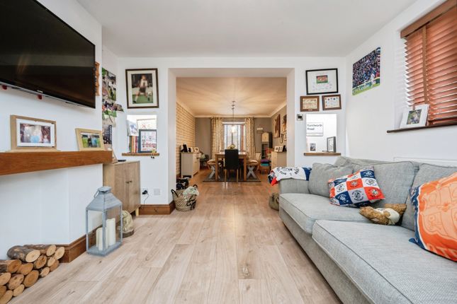 18, Grovebury Court, Bedford photo 4