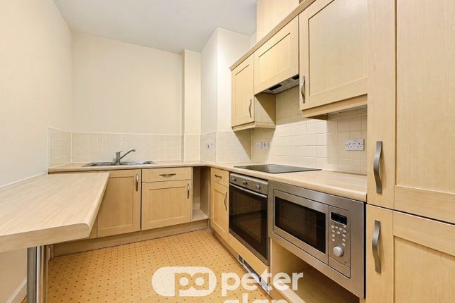28, Cardiff photo 4