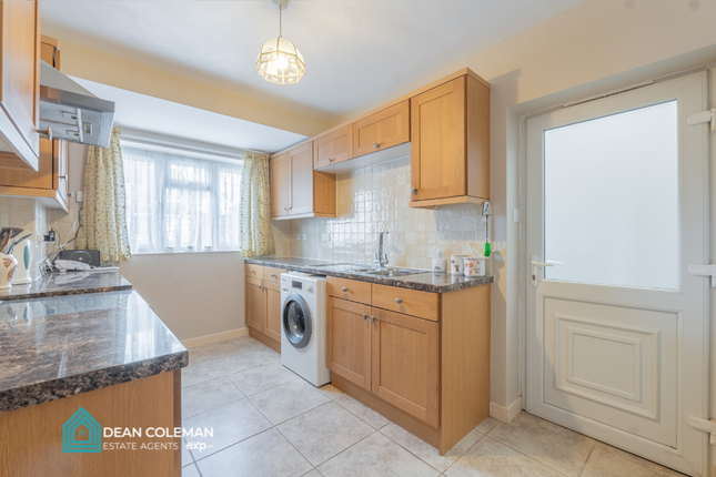 26, Wychall Park Grove, Birmingham photo 4