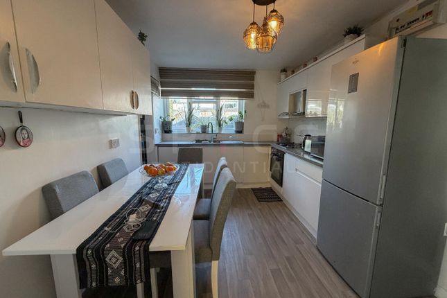 1b, Heronsgate, Edgware photo 5