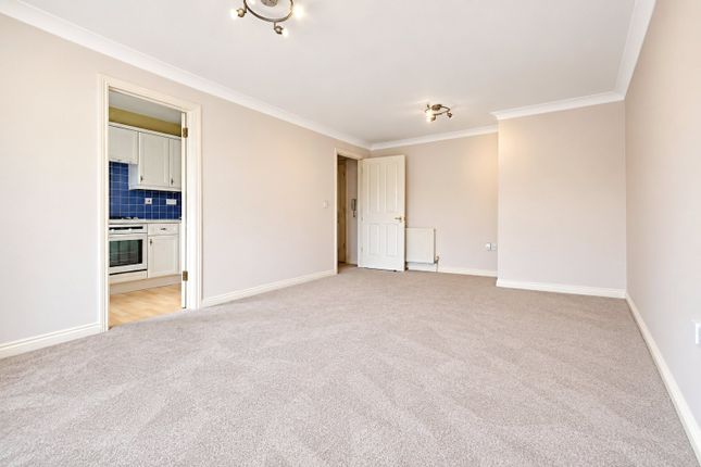 95, Cobham Close, Enfield photo 2