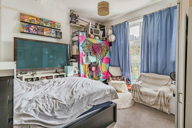 Flat 3B, Merrick Place, 12, Cavendish Road, Surrey photo 3