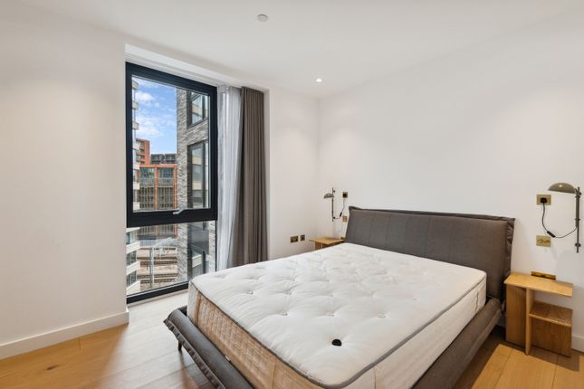 Flat to rent in Camley Street, King Cross