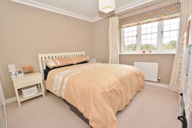Flat for sale in Park Grove, Knotty Green, Beaconsfield