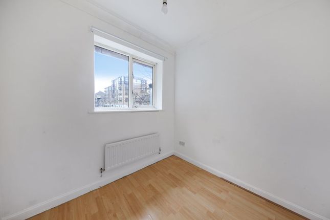 Terraced house to rent in Evelyn Road, London