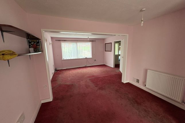 64 Magna Close, Yeovil photo 3