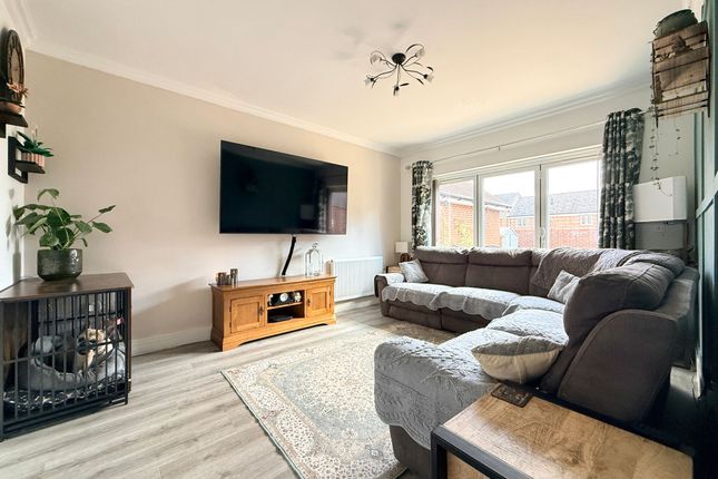 5 Claridge Close, Swindon photo 2