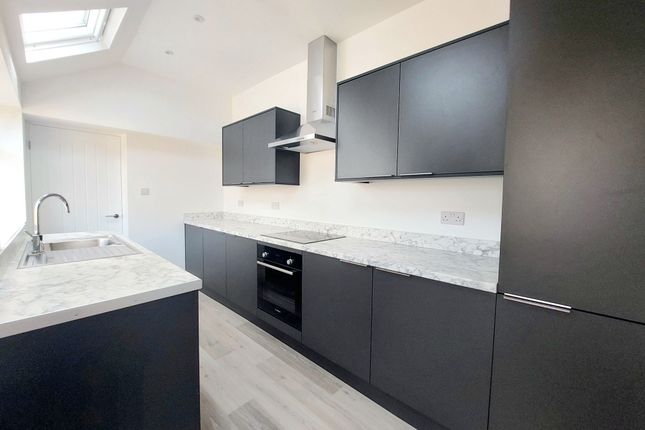 2 George Street, Hengoed photo 3