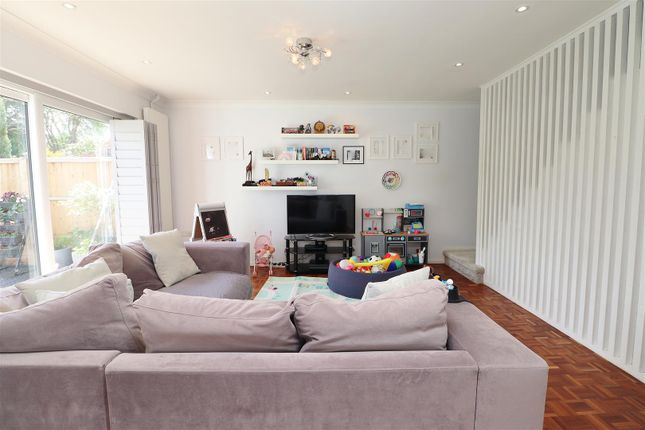 5, Kingsley Avenue, Borehamwood photo 2