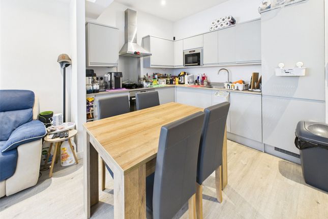 Flat 3, Laurence House, 28, Second Cross Road, Twickenham photo 3