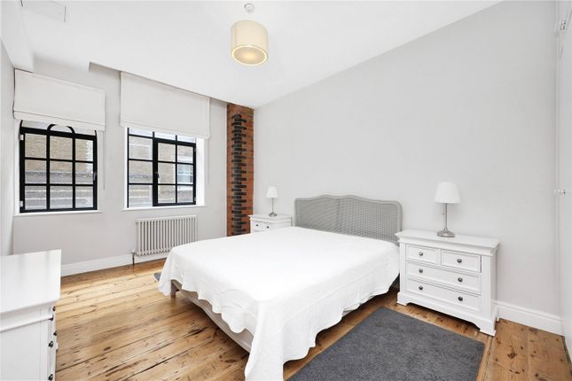 Flat 5, 6, Pear Tree Court, London photo 4