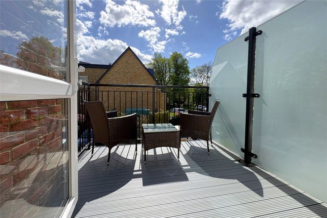 Flat 15, Langton Lodge, 17, Thorpe Road, Surrey photo 4