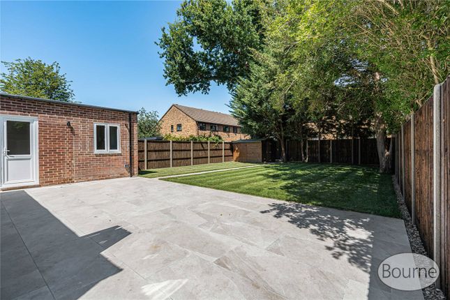 Studio house on Room 3,, 11, Loncin Mead Avenue, Addlestone, £1,100/mo