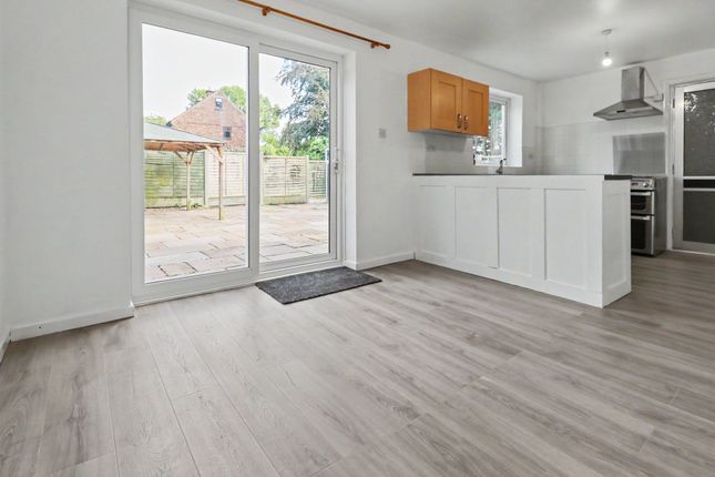 39 Tully Avenue, Newton-Le-Willows photo 4