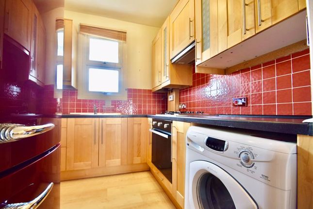 Flat 6 St Georges Court,, 209-213 Tooting High Street, London photo 2