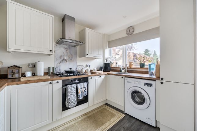 99, Emmbrook Road, Berkshire photo 4