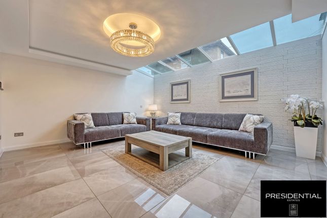 21 Fairview Road, Chigwell photo 3