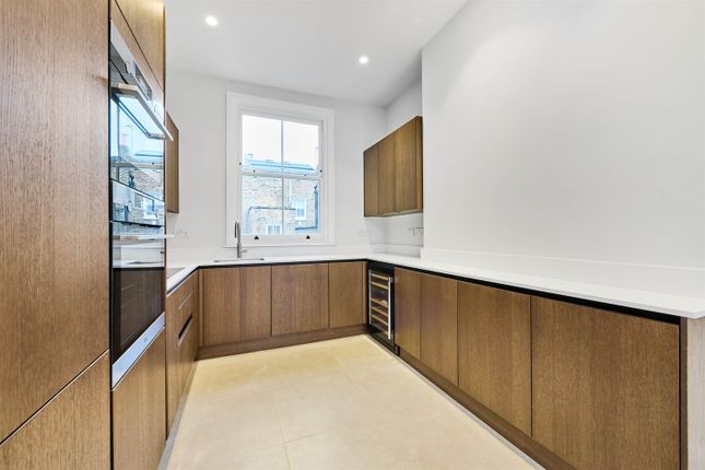 Maisonette to rent in Edith Grove, London