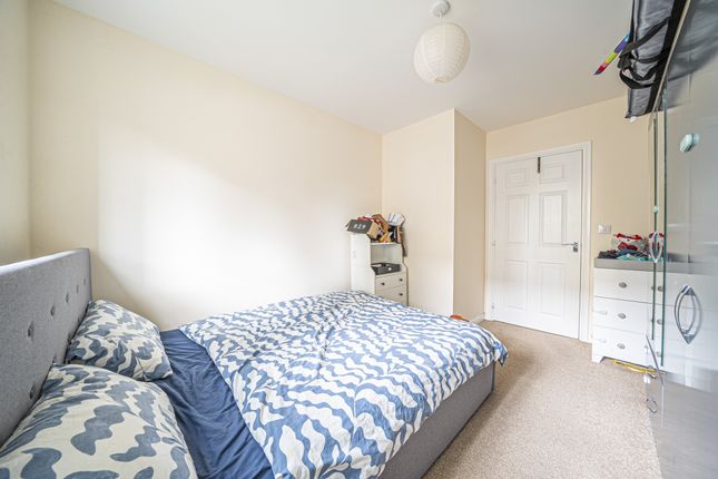 Halter Way, Andover Hampshire photo 4