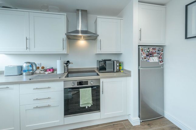 60 Storthwood Court, Sheffield photo 2