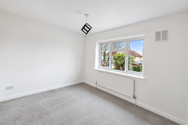 39, York Avenue, Hayes photo 4