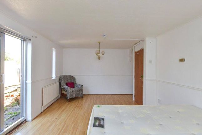 34, Falcon Avenue, Milton Keynes photo 4
