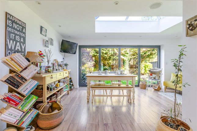 3, Harlech Gardens, Pinner photo 2