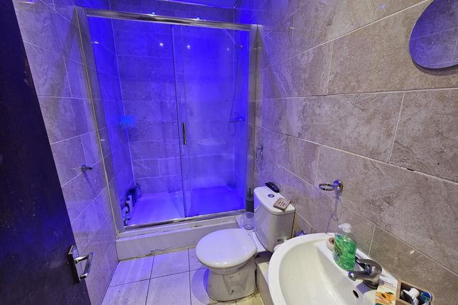 A Modern Bathroom Featuring A Large Shower Enclosu...