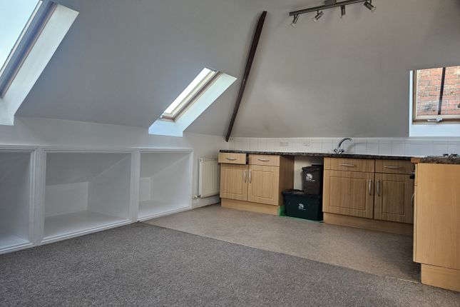 Flat 3, 51 High Street, Dorset photo 3
