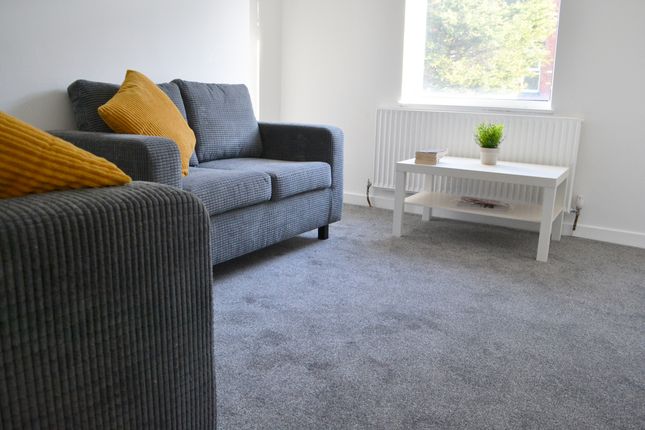 Flat to rent in Ebor Place, Hyde Park, Leeds