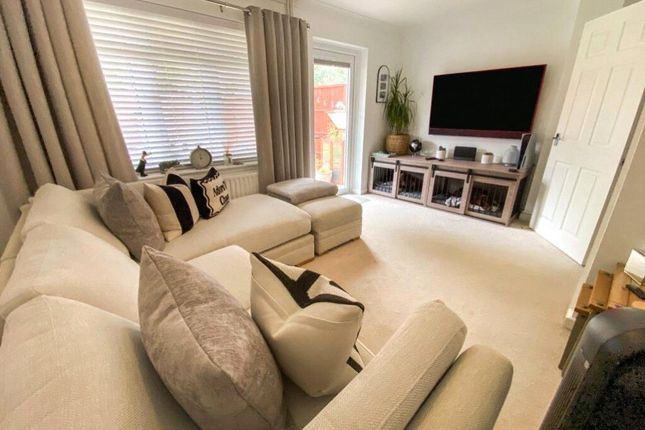 24, Lorraine Road, Surrey photo 3