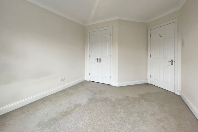 Flat for sale in Oakfield Close, Amersham