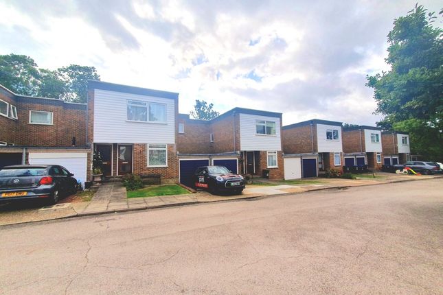 Thumbnail Maisonette to rent in Maplin Close, London