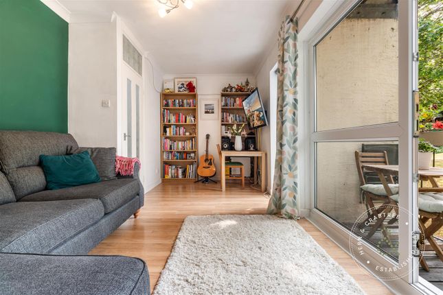 15, Goldcrest Drive, Cardiff photo 4