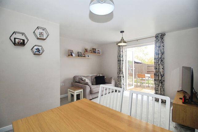 7, Godfrey Close, Leicester photo 4