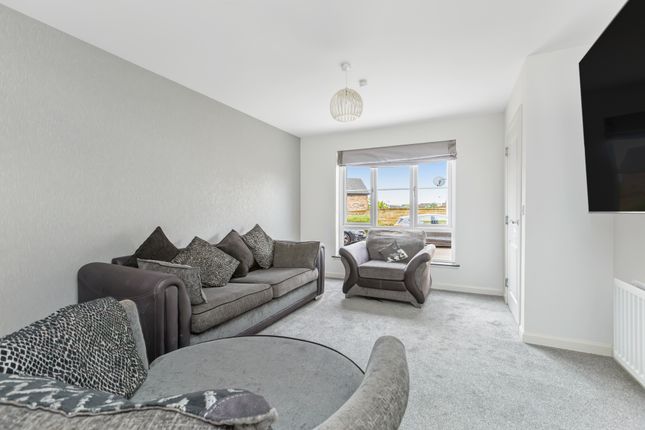 16, South Chesters Medway, Bonnyrigg photo 2