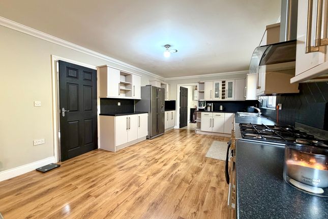 23 Springfield Rise, Treharris photo 3