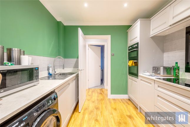 7B,, Lee Park Avenue, Merseyside photo 2