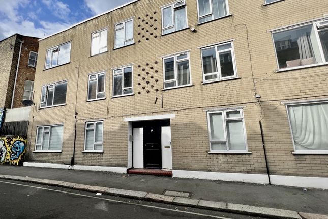 Flat 3 Room 1,, Camden Court, London photo 5