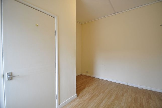 Flat 9 Marina Apts, Commercial Road, Newport, Newport photo 5