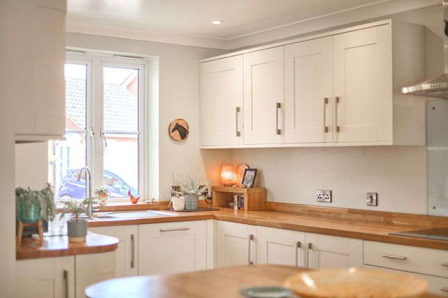 13, Greenfield Way, Long Stratton photo 2