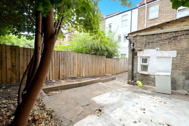 Flat 3, 2, Fransfield Grove, London photo 4