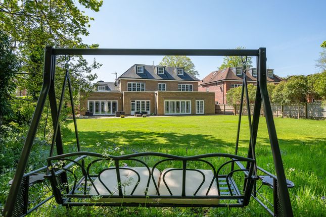 Thumbnail Detached house to rent in Gregories Road, Beaconsfield
