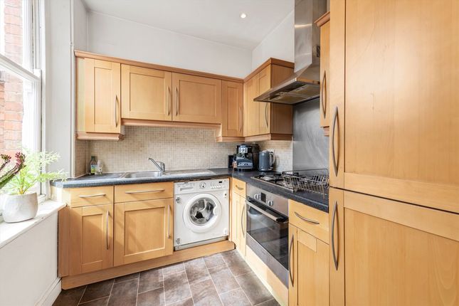 Flat 2, 127, East Hill, London photo 4